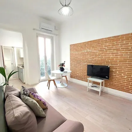Petite Deva - Loft With Balcony